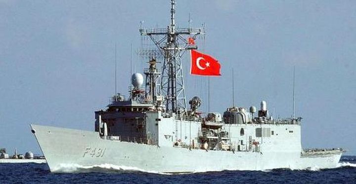 Στο Αιγαίο τουρκικό πλοίο που συνοδεύει πλωτό γεωτρύπανο