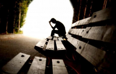 Economist: Οι Έλληνες οι πιο δυστυχισμένοι στον κόσμο