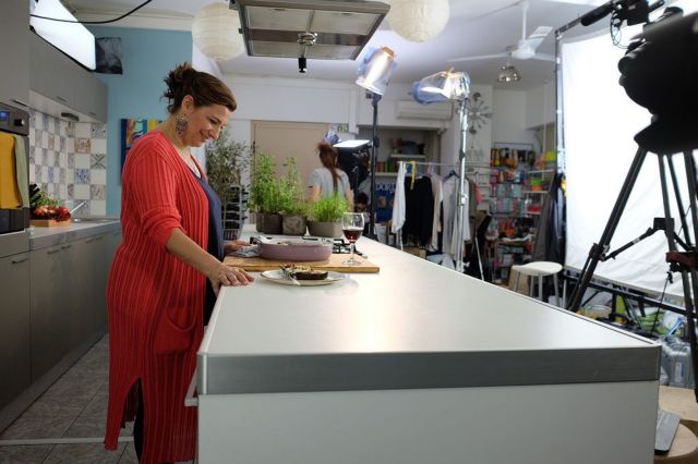 Νταϊάν Κόχυλα «Στην Ελλάδα, γύρω από το τραπέζι κυλά η ζωή μας»