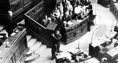 Βουλή – Προαπαιτούμενα: Η τελευταία ψηφοφορία με παραδοσιακό τρόπο