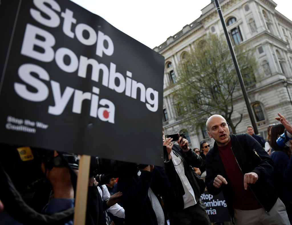 Σύρος πρόσφυγας επιχείρησε να αυτοπυρποληθεί έξω από τον ΟΗΕ