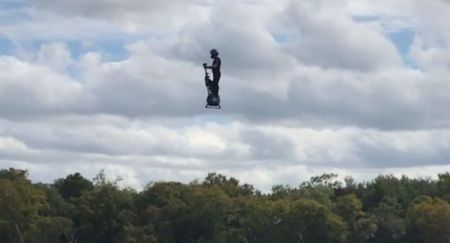 Ezfly: To εκπληκτικό ιπτάμενο πατίνι