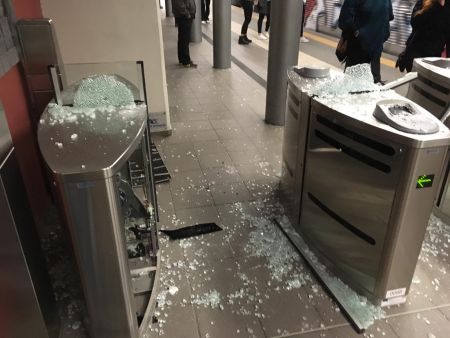 Κατέστρεψαν ακυρωτικά μηχανήματα σταθμών των ΗΣΑΠ