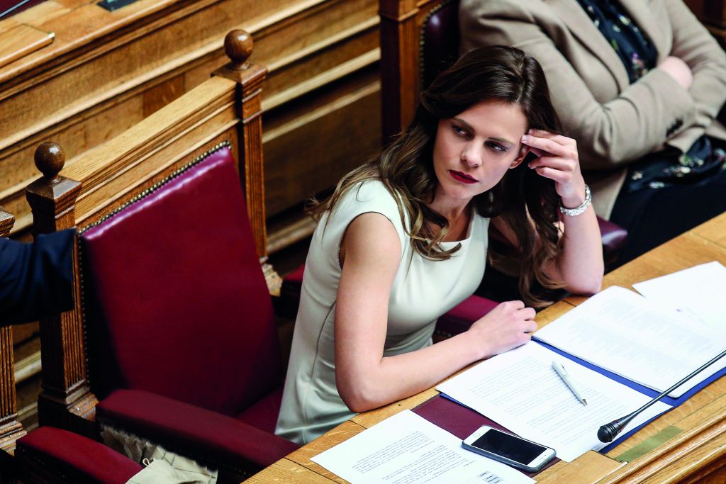 Εφη Αχτσιόγλου: Η ορμητική ντεμπιτάντ της Αριστεράς