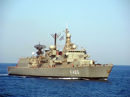 Υπό παρακολούθηση της φρεγάτας «Θεμιστοκλής» το «Μπαρμπαρός»