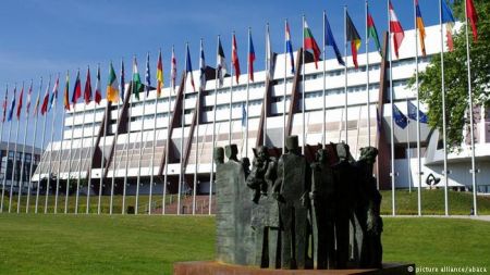 DW: Το Συμβούλιο της Ευρώπης ενώπιον οικονομικής κρίσης