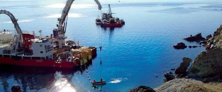 Εγκαινιάζεται η ηλεκτρική διασύνδεση των πρώτων νησιών των Κυκλάδων