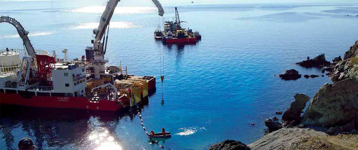 Εγκαινιάζεται η ηλεκτρική διασύνδεση των πρώτων νησιών των Κυκλάδων