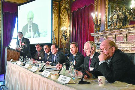 Ανακάμπτει η ναυτιλία μετά την «τέλεια καταιγίδα»