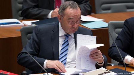 DW: Ο Μπόργιανς για τη λίστα, τον Τσίπρα και τη φοροδιαφυγή