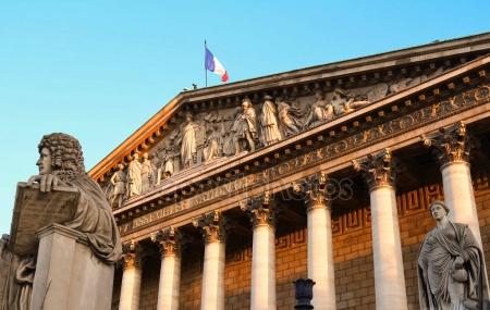 Γαλλία: Δεξιοί βουλευτές ζητούν συζήτηση στη Βουλή για τη Συρία