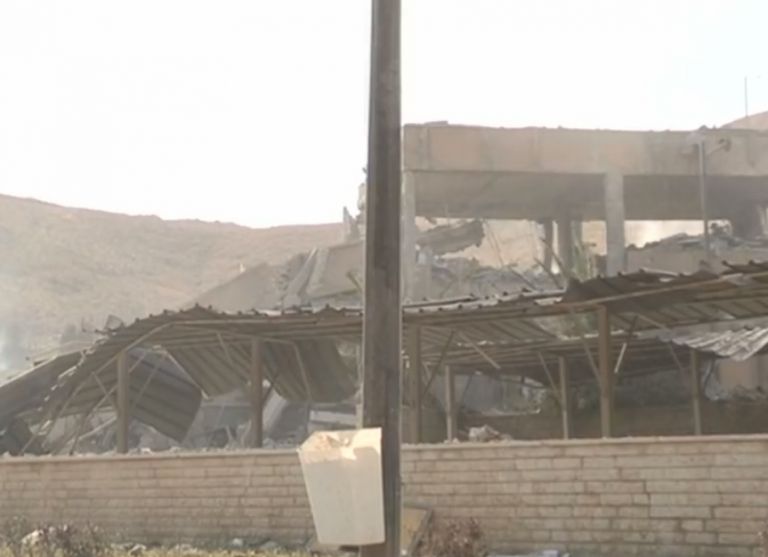 Εικόνα καταστροφής από στόχο της επιχείρησης στη Συρία | tovima.gr