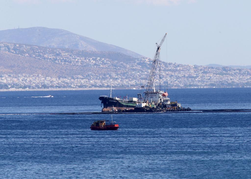 Σαλαμίνα: Βυθίστηκε φορτηγίδα χωρίς να προκαλέσει θαλάσσια ρύπανση