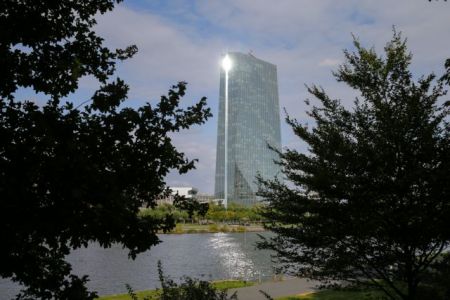 Financial Times: Πιθανή διατήρηση της ποσοτικής χαλάρωσης έως του χρόνου