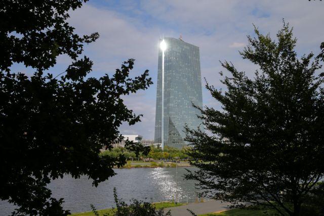 Financial Times: Πιθανή διατήρηση της ποσοτικής χαλάρωσης έως του χρόνου