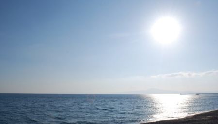 Αίθριος ο καιρός την Παρασκευή – Στους 29 βαθμούς στην Αττική