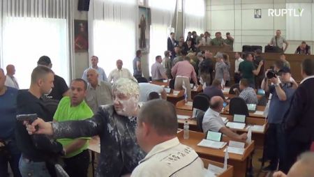 Ουκρανία: Πολιτικός άνοιξε πυρ κατά τη διάρκεια δημοτικού συμβουλίου