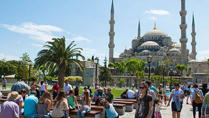 Επιστρέφουν οι τουρίστες σε Τουρκία και Βόρεια Αφρική