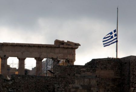 WSJ:Η Ελλάδα σε απόσταση αναπνοής της εξόδου από τα μνημόνια