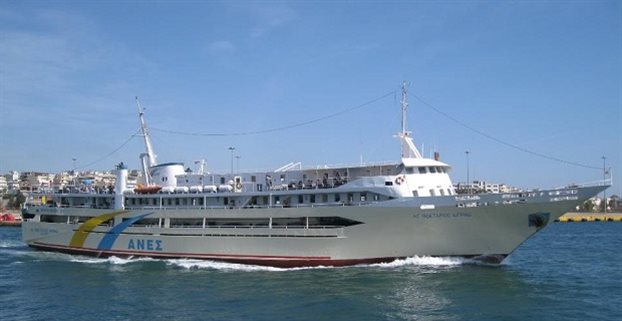 Καρέ – καρέ η διάσωση της 69χρονης ανοιχτά του Πειραιά