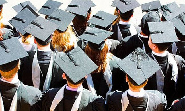 Τέσσερις υποτροφίες για μεταπτυχιακά στο εξωτερικό