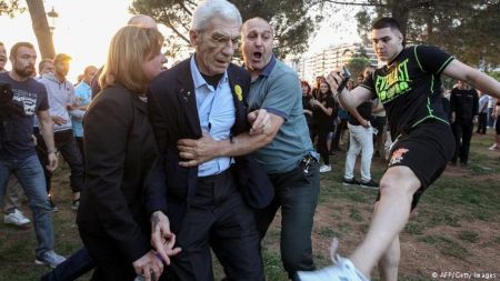 Γερμανικά ΜΜΕ: «Ακροδεξιοί επιτίθενται σε δήμαρχο»