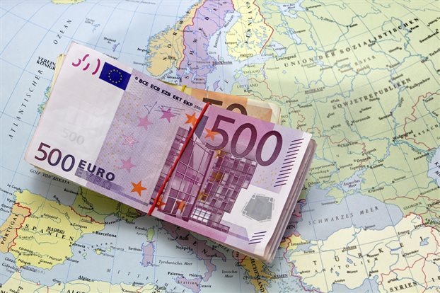 Δύο χώρες εκτός λίστας της ΕΕ με φορολογικούς παραδείσους