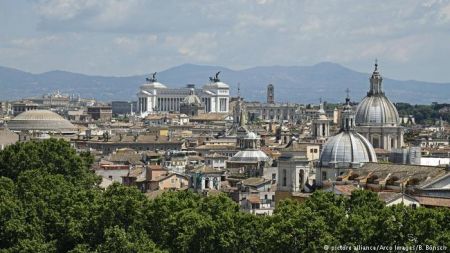 Deutsce Welle: Η ιταλική κρίση πιο επικίνδυνη από την ελληνική