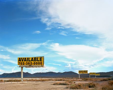 4 πινακίδες στην ήρεμη Δύση