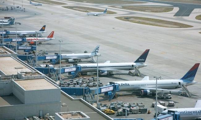 Καύσιμα και μισθοί ροκανίζουν τα κέρδη των αεροπορικών εταιρειών