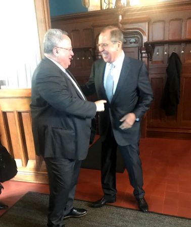 Διμερής συνεργασία και διεθνή θέματα στη συνάντηση Κοτζιά-Λαβρόφ στη Μόσχα