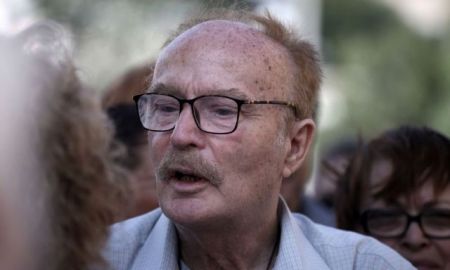 Παραμένει στην ΜΕΘ ο Ντίνος Καρύδης