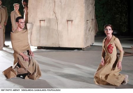 «Αντιγόνη»: Η τραγωδία του Σοφοκλή σε Βεάκειο και Παπάγου 28 και 30 Ιουνίου, αντιστοίχως