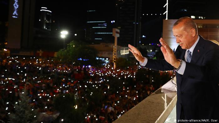 DW: O Ερντογάν στο απόγειο της δόξας του