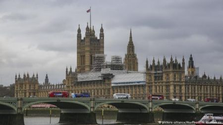 DW: Ασκήσεις αισιοδοξίας από Τσίπρα στο Λονδίνο