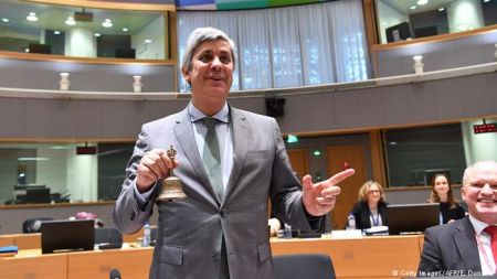 Deutsche Welle: Ευρω-έπαινοι για Ελλάδα, πυρά για Μοσκοβισί