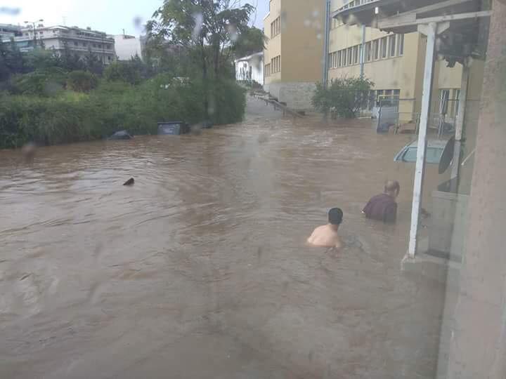 Καταιγίδα στην Αθήνα : Απάντληση υδάτων στο νοσοκομείο Σωτηρία το οποίο πλημμύρισε