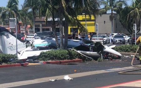 Αεροπλάνο συνετρίβη σε πάρκινγκ πολυκαταστήματος στο Λος Αντζελες – 5 νεκροί