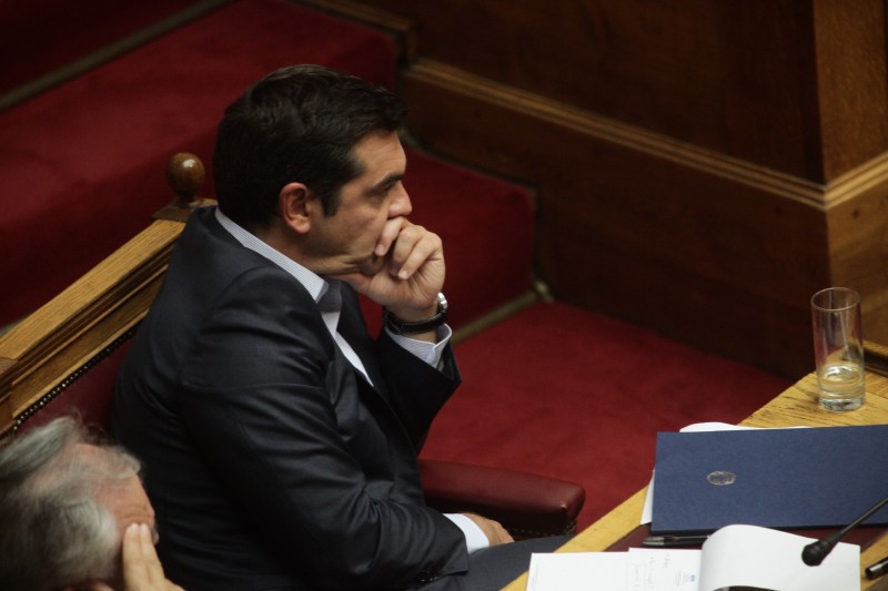 Αδύναμη κυβέρνηση σε αντίστροφη μέτρηση