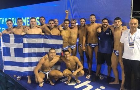 Εθνική Εφήβων Πόλο: Αποθέωση στην άφιξη για το χρυσό μετάλιο