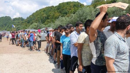 DW : Αστυνομική βία εις βάρος προσφύγων;