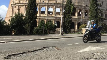 DW: Τι σχεδιάζει η κυβέρνηση Κόντε για την ιταλική οικονομία