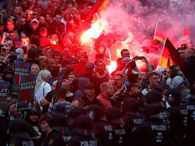 Ακροδεξιοί συνεχίζουν τις πορείες στο Κέμνιτς της Γερμανίας