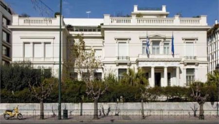 Νέοι βανδαλισμοί με λάδι – Αυτή τη φορά στο Μουσείο Μπενάκη