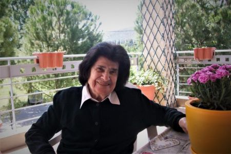 Πέθανε η τραγουδίστρια Άννα Σαρρή Καραμπεσίνη