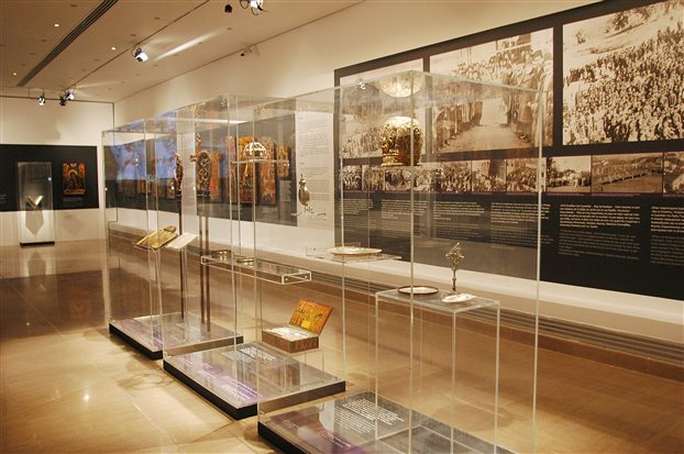 «Ρίχναμε λάδι στα εκθέματα των Μουσείων ως ξόρκι για να λύσουμε τα μάγια…»