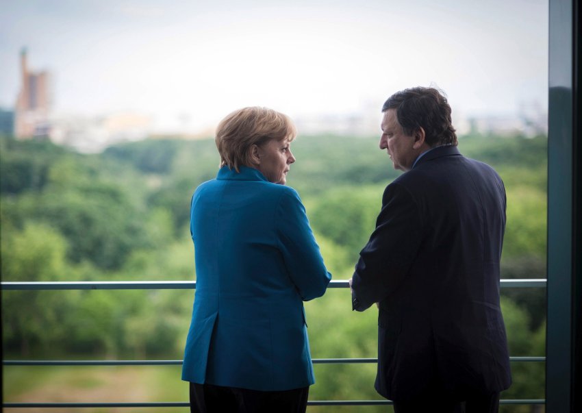 Ο Μπαρόζο καλύπτει τη Μέρκελ για τη λιτότητα