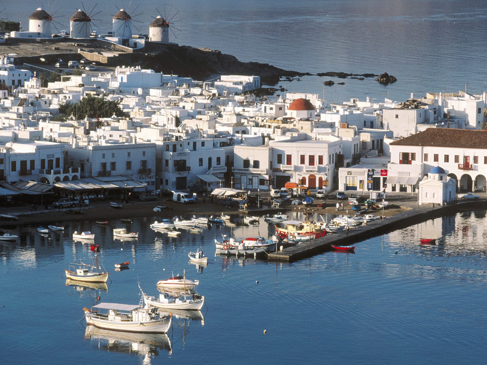Σε «ελεύθερη πτώση» τα έσοδα του ελληνικού τουρισμού