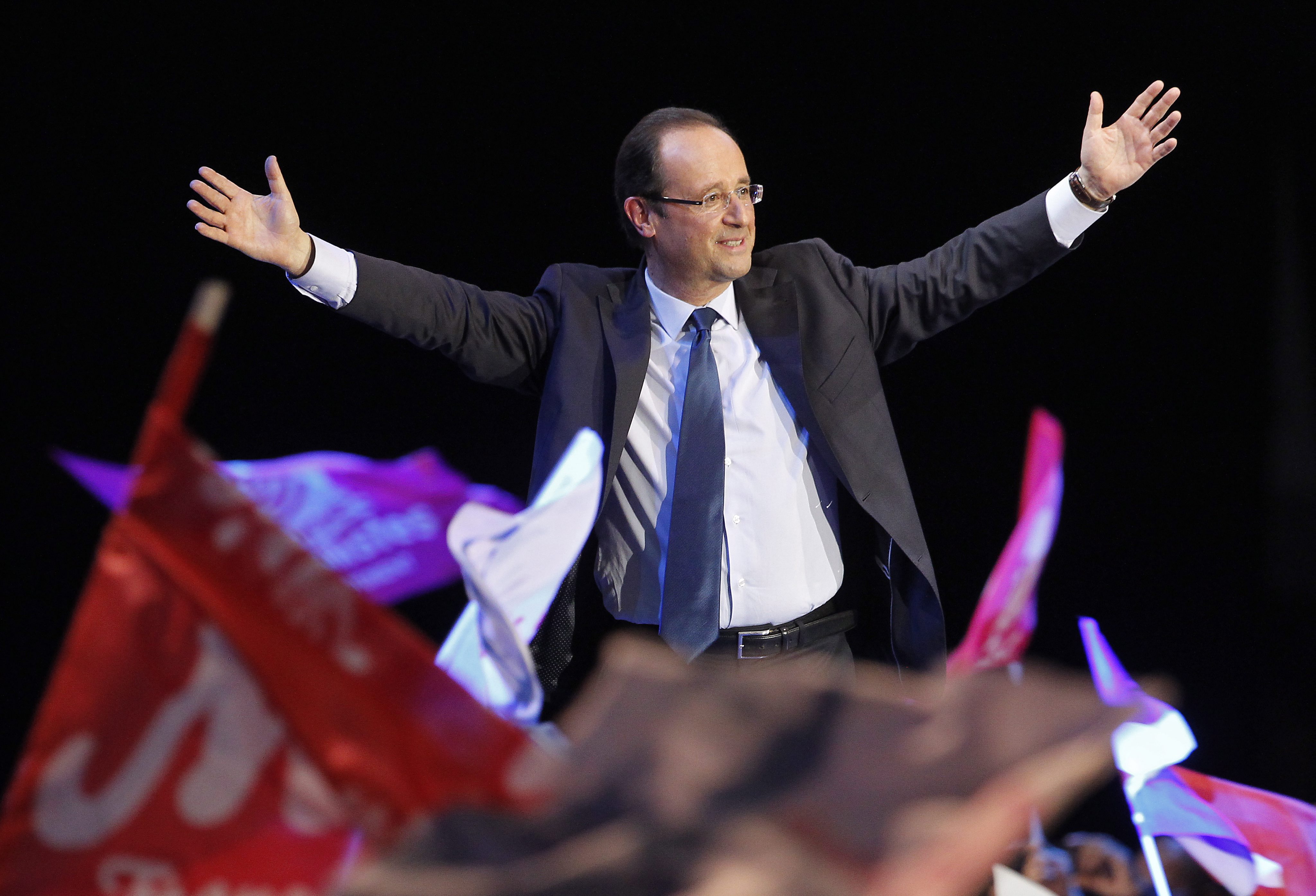 Ολάντ δείχνουν όλες οι δημοσκοπήσεις ένα 48ωρο πριν από τις εκλογές