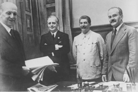 Ο Στάλιν ήξερε τα γερμανικά σχέδια και ήθελε την Ευρώπη σε πόλεμο